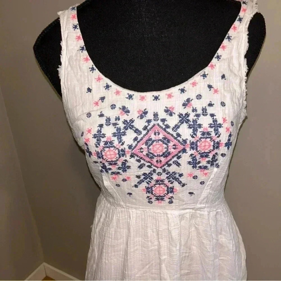 Holding Horses Dress - Picture 3 of 9